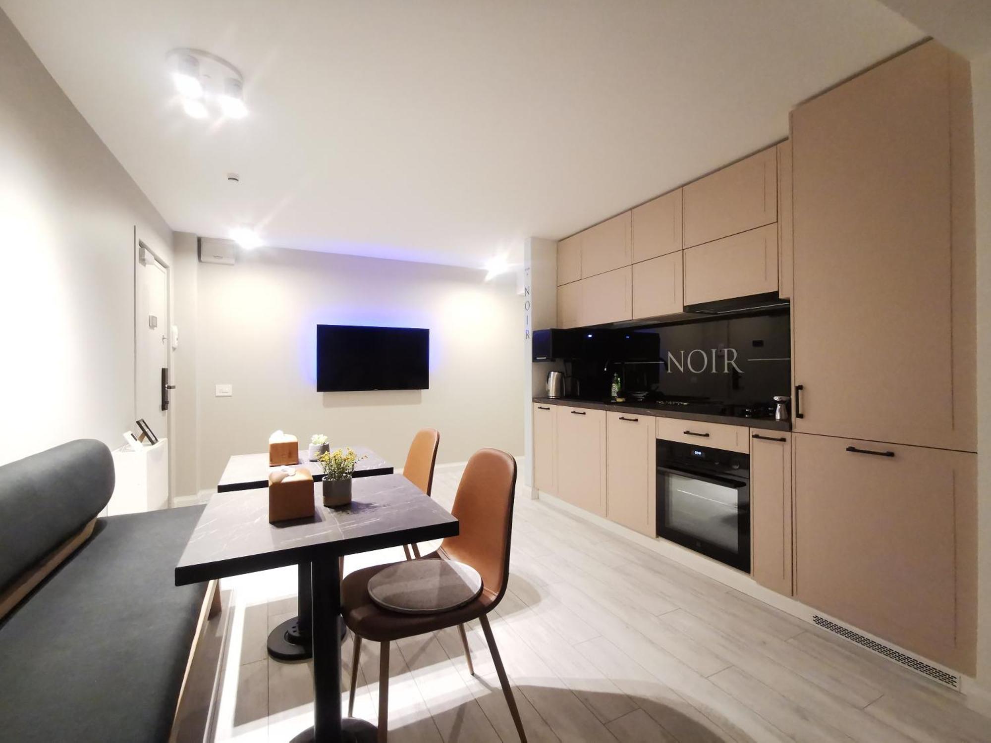 Noir Apartment Hateg Ngoại thất bức ảnh